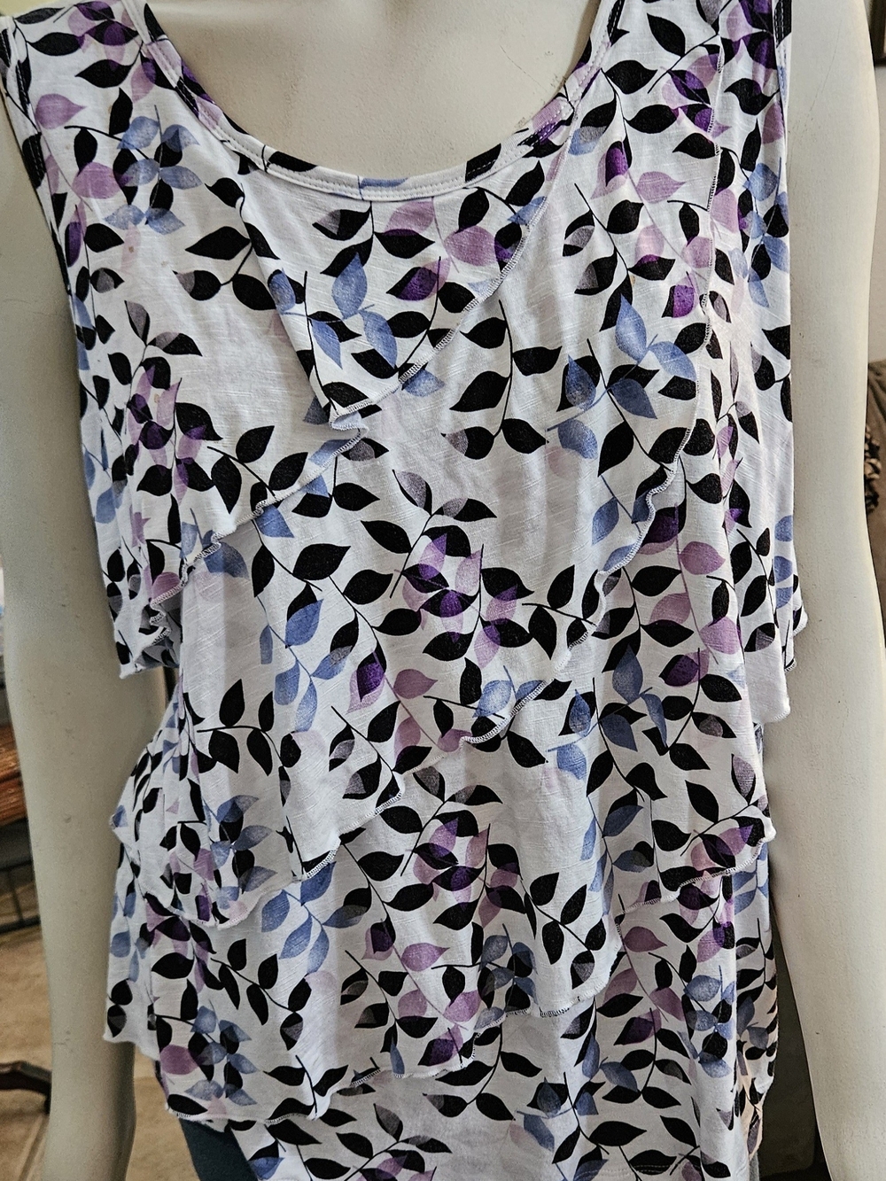 croft & barrow White Sleeveless Ruffle Top with Blue & Purple Leaf Print Size XL